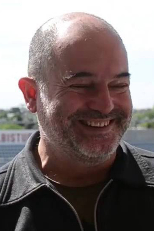 Fabio Zurita as Mario