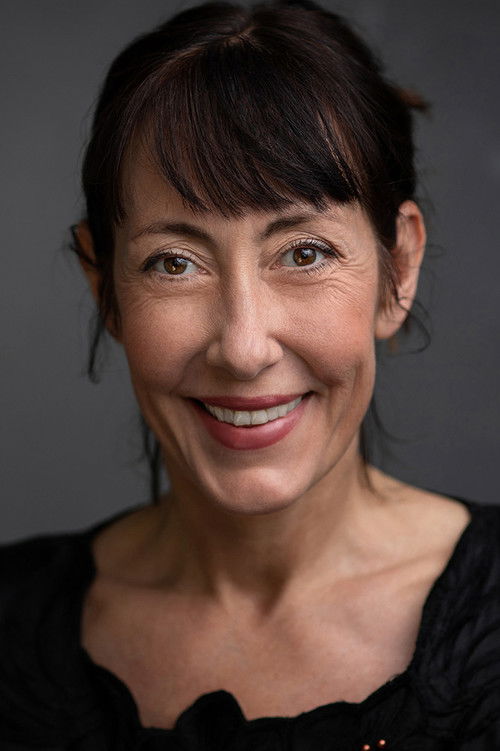 Kristina Leon as Elizabeth