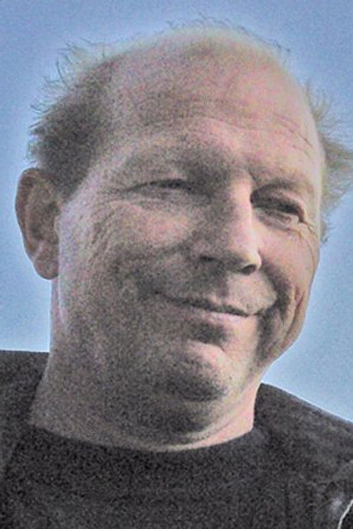 Sonny Tronborg as Ekspedient 2