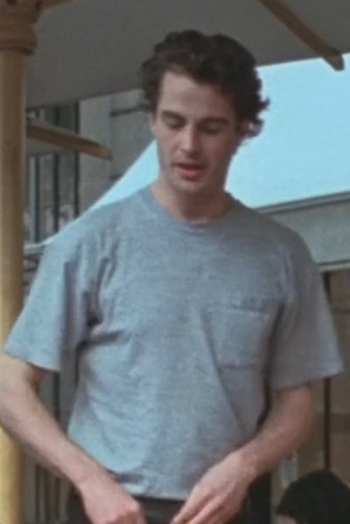 Olivier Poujol as le garçon de café