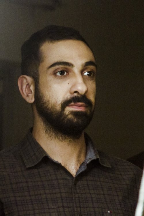 Pouyan Fereidooni as Keyvan