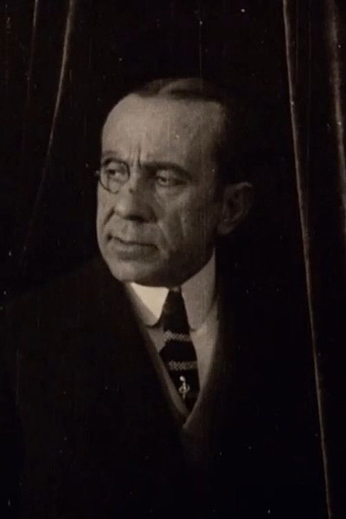 Giovanni Spano as Detective Kutt-Hendy