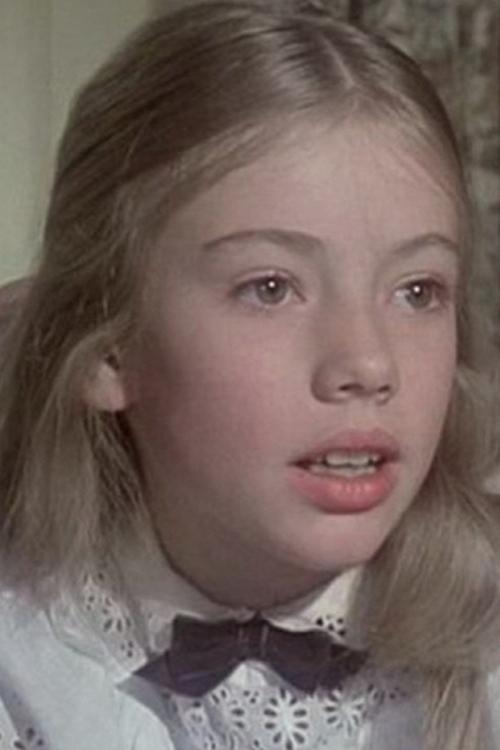 Chloe Franks as Alice Sandman