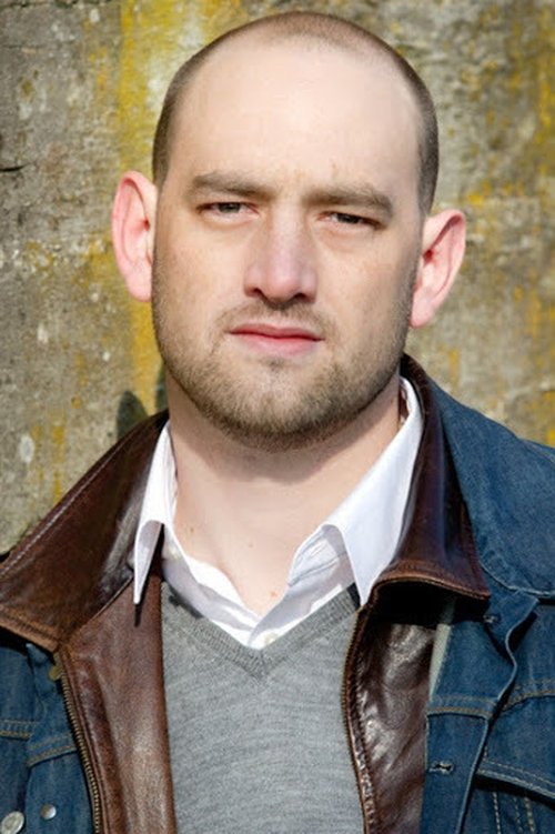 Thibault Roux as Jeune policier