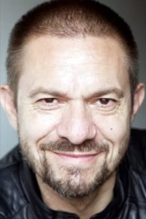 Maxime Lefrançois as Guy