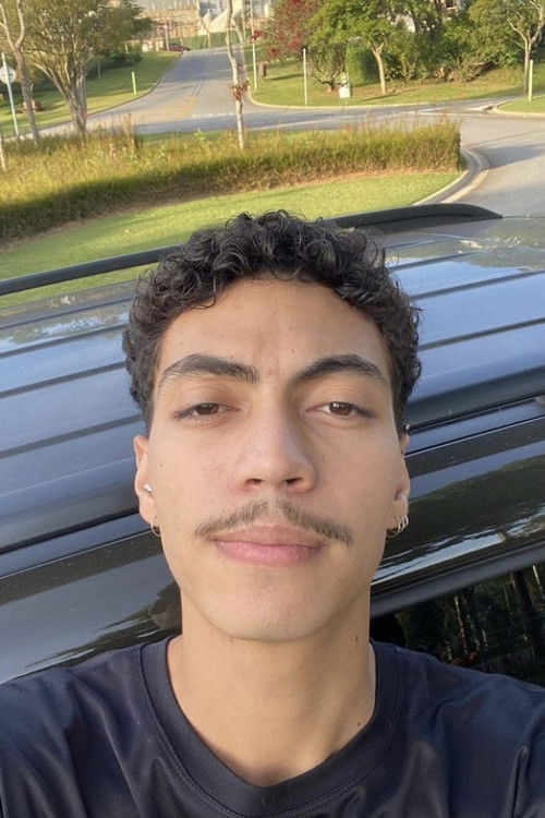 Nicolas Leandro as Empleado