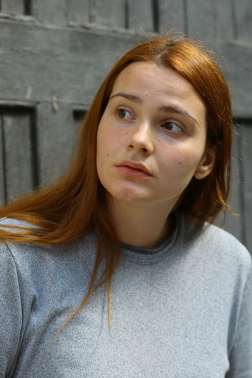 Lucía Llamedo as Vero