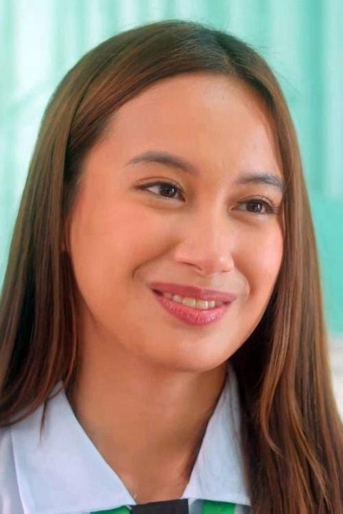 Rica Gonzales as Issa