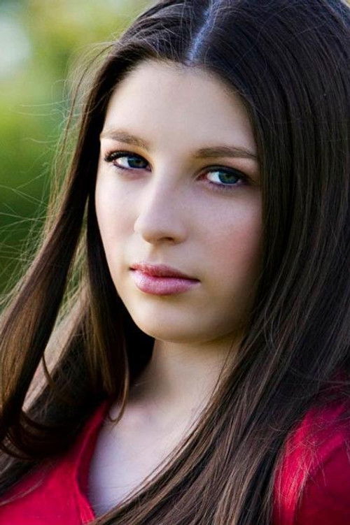 Cassidy Rae Owens as Holly