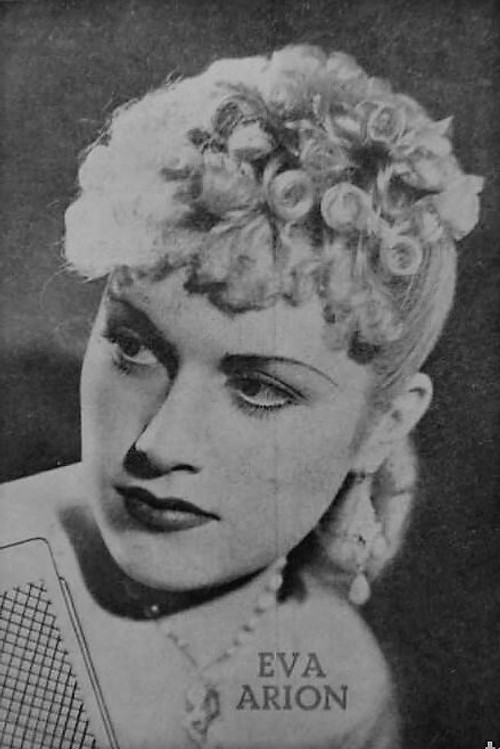 Eva Arión as The Telephonist