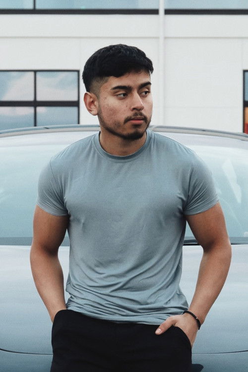 Yulian Mazariegos as Alex