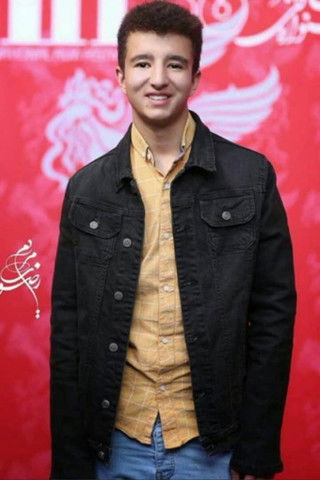 Mahdi Ghorbani as Farhad