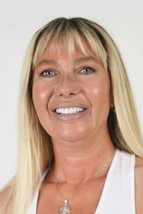 Füsun Uçar as Zeynep