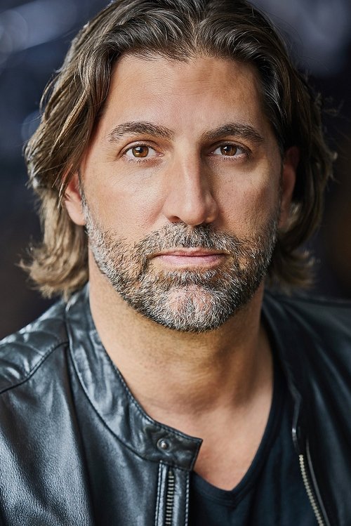 John De Toro as Richard