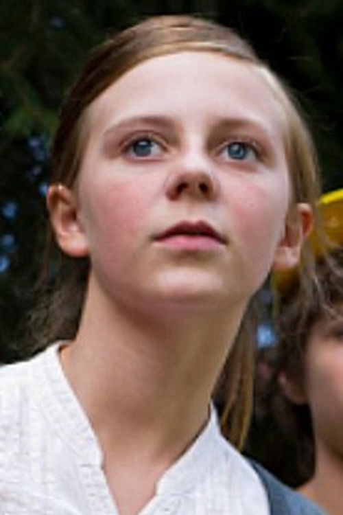 Lana Welter as Julia