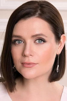 Daria Kalmykova as Наталья Селиванова, маникюрщица, жена Виктора