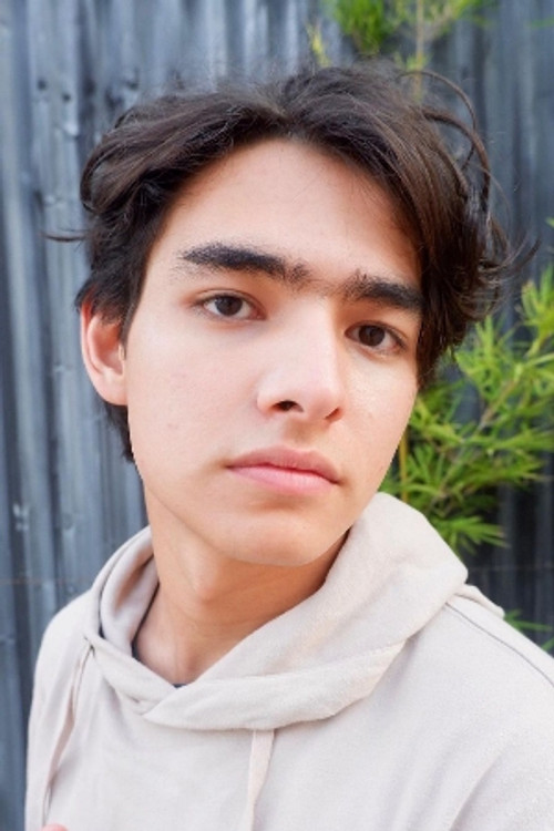 Harry Vaughan as Naviro