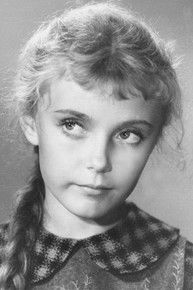 Marina Kurakova as Girl