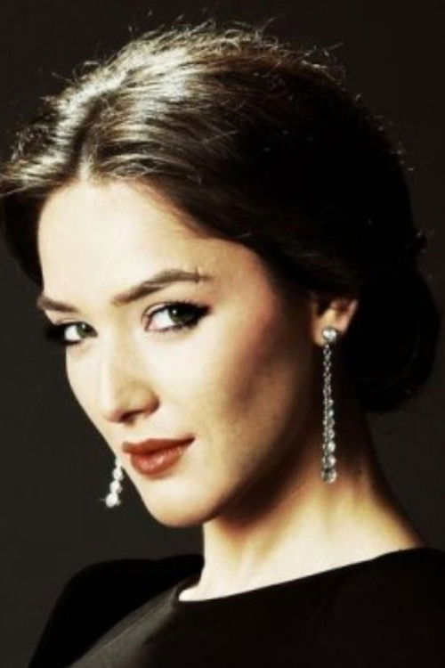 Hürriyet Özkılıç as Melek