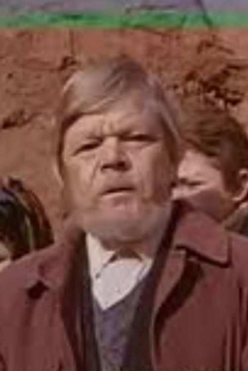 Pavel Shpakovsky as Old Man