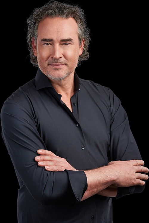 Jeroen Nieuwenhuize as Self (voice)