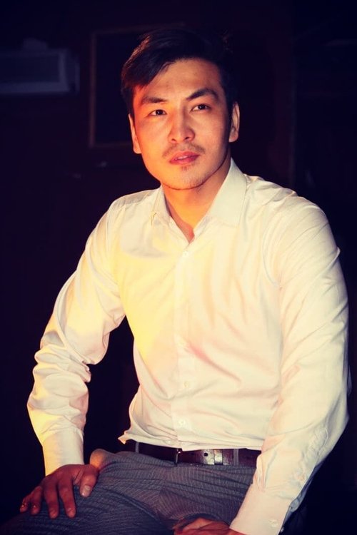 Omurbek Izrailov as Esen