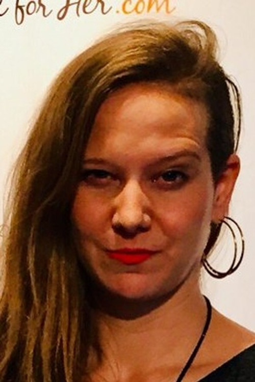 Ava Mir-Ausziehen as Ava