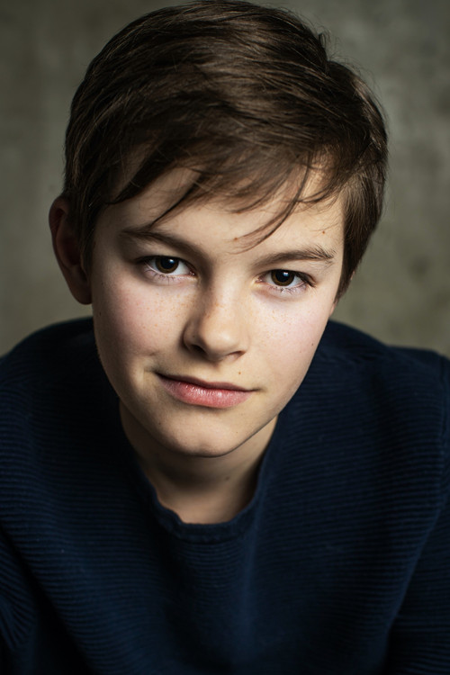 Oscar Farrell as Owen Anderson