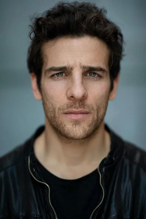 Joseph Altamura as Roberto