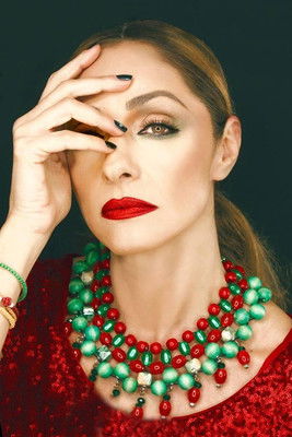 Vicky Koulianou as Lilly