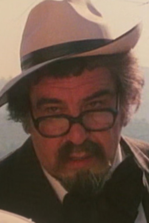 Giuseppe Carbone as Il notaio