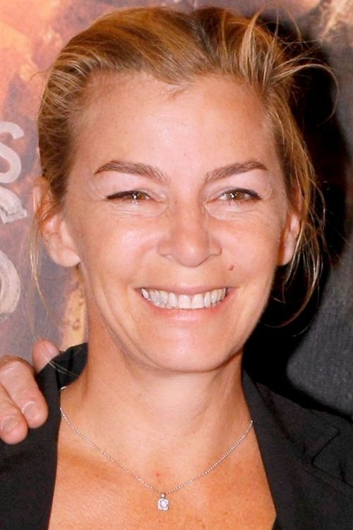 Alexandra Gonin as La Grand-Mère Jeune