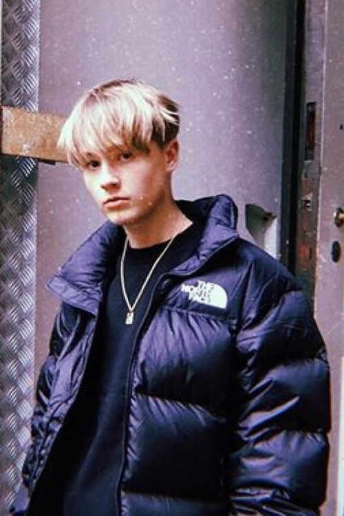 Bastian Lars Andreasen as Emil