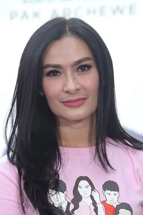 Iis Dahlia as Delarosa