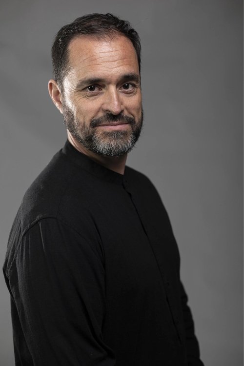 Gregor Acuña-Pohl as Juan