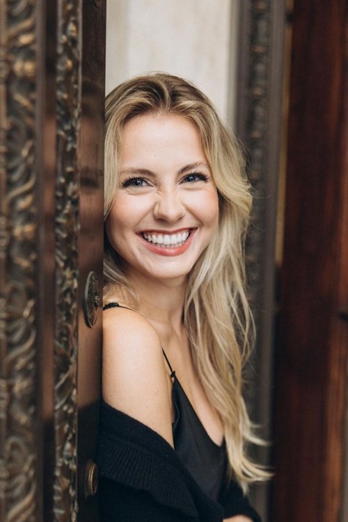 Violet Bennett as Lorna