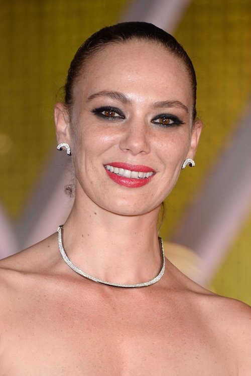 Sonia Okacha as Leïla