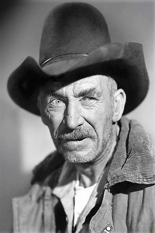Andy Clyde as Near-Sighted Shoe Customer