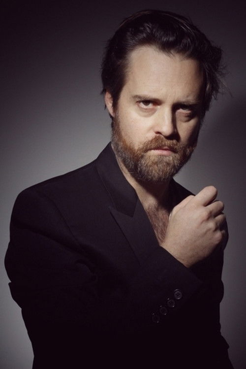 Julien Girbig as Barman