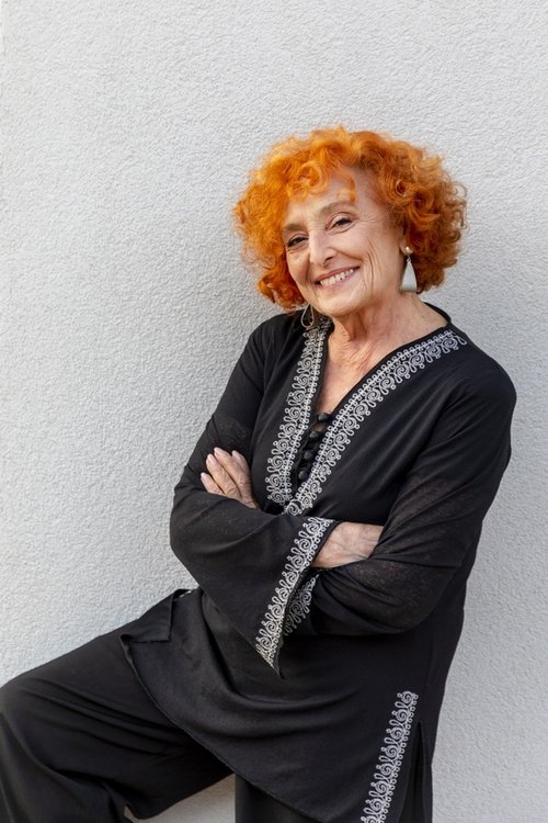 Anna Maria De Luca as Dora