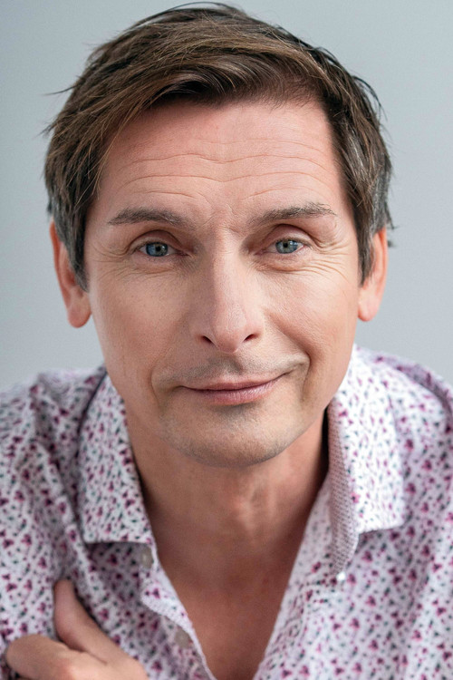 Sasha Samar as Raymond