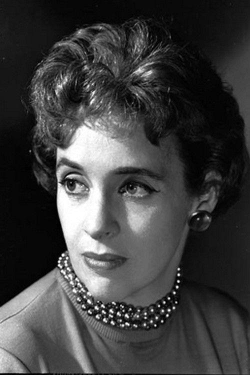 Carmen Barros as Mari