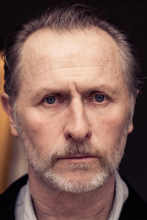 Jonny Phillips as 2nd Officer Lightoller