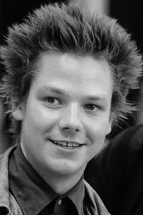 Jackson Sluiter as Kyle