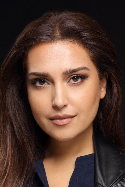 Mozhdah Jamalzadah as Suraya