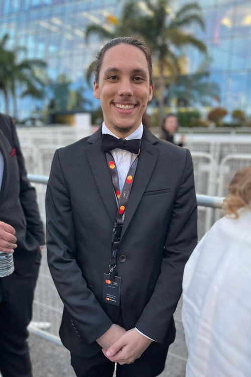 Jules Saint-Raymond as Passant 2