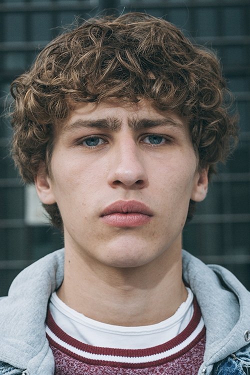 Mattia Carrano as Andrea / Marco