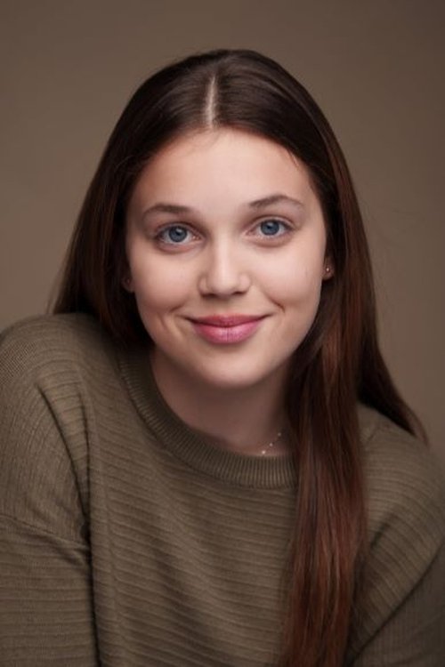 Maïla Valentir as Angèle Moisan