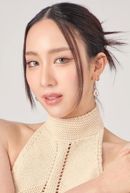 Sarunchana Apisamaimongkol as 'Plain' Ploy