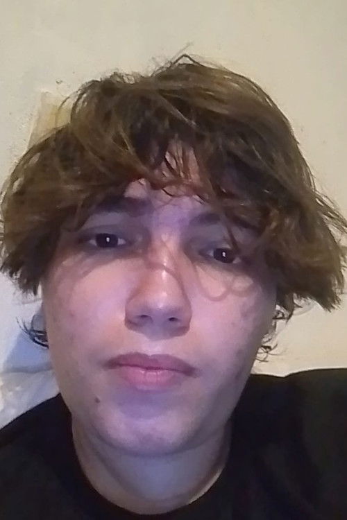 Sebastian Dantas as O Pássaro